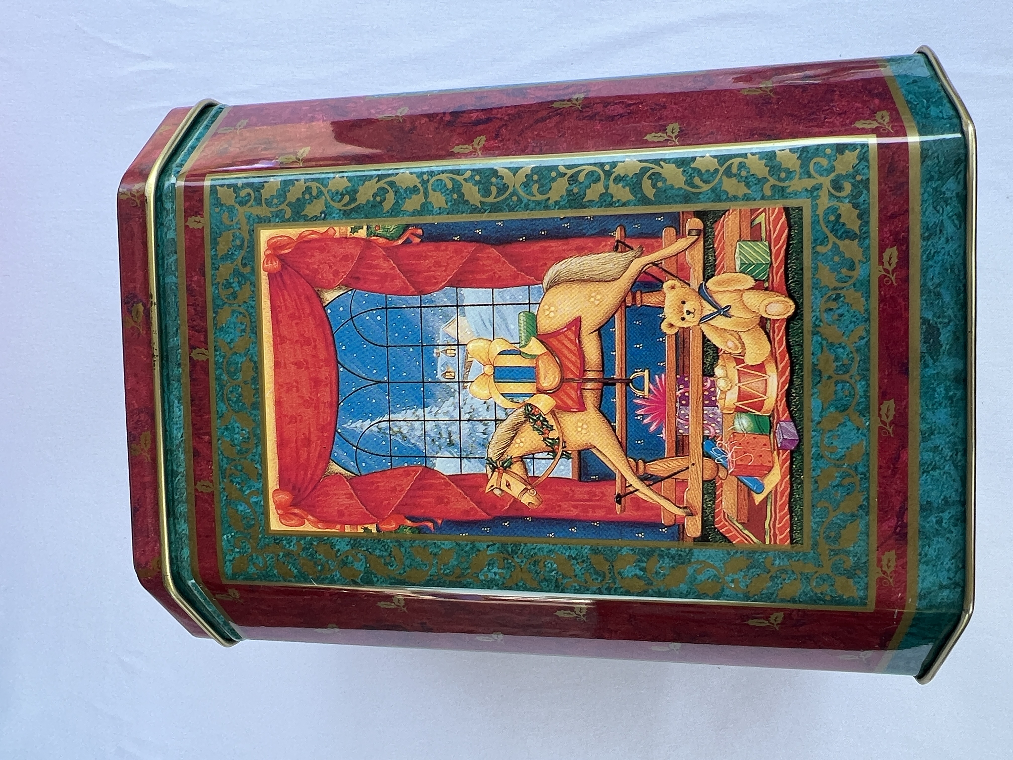 Vintage Christmas Octagonal Metal Tin Made in England Beaucraft Cards